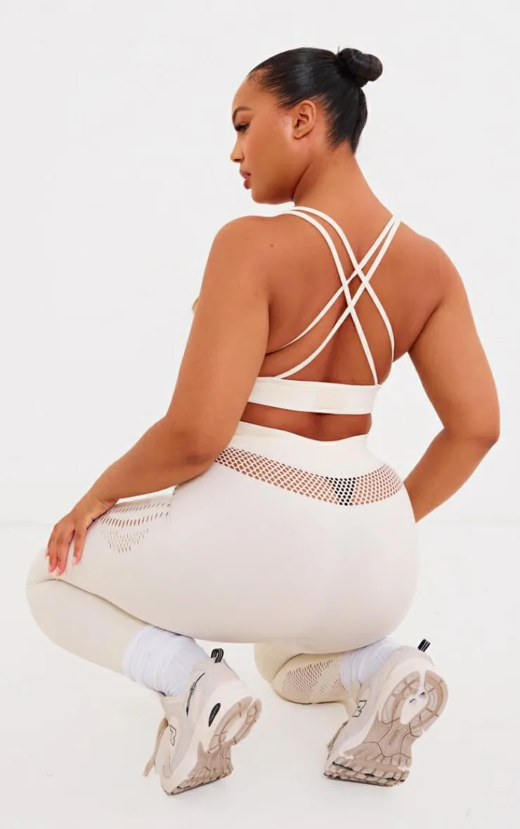 PrettyLittleThing Sports Bras*PLT SPORT Plus Bone Seamless Laser Cut Sports Bra