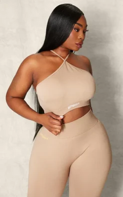 PrettyLittleThing Sports Bras*PLT SPORT Plus Seamless Halterneck Open Back Sports Bra