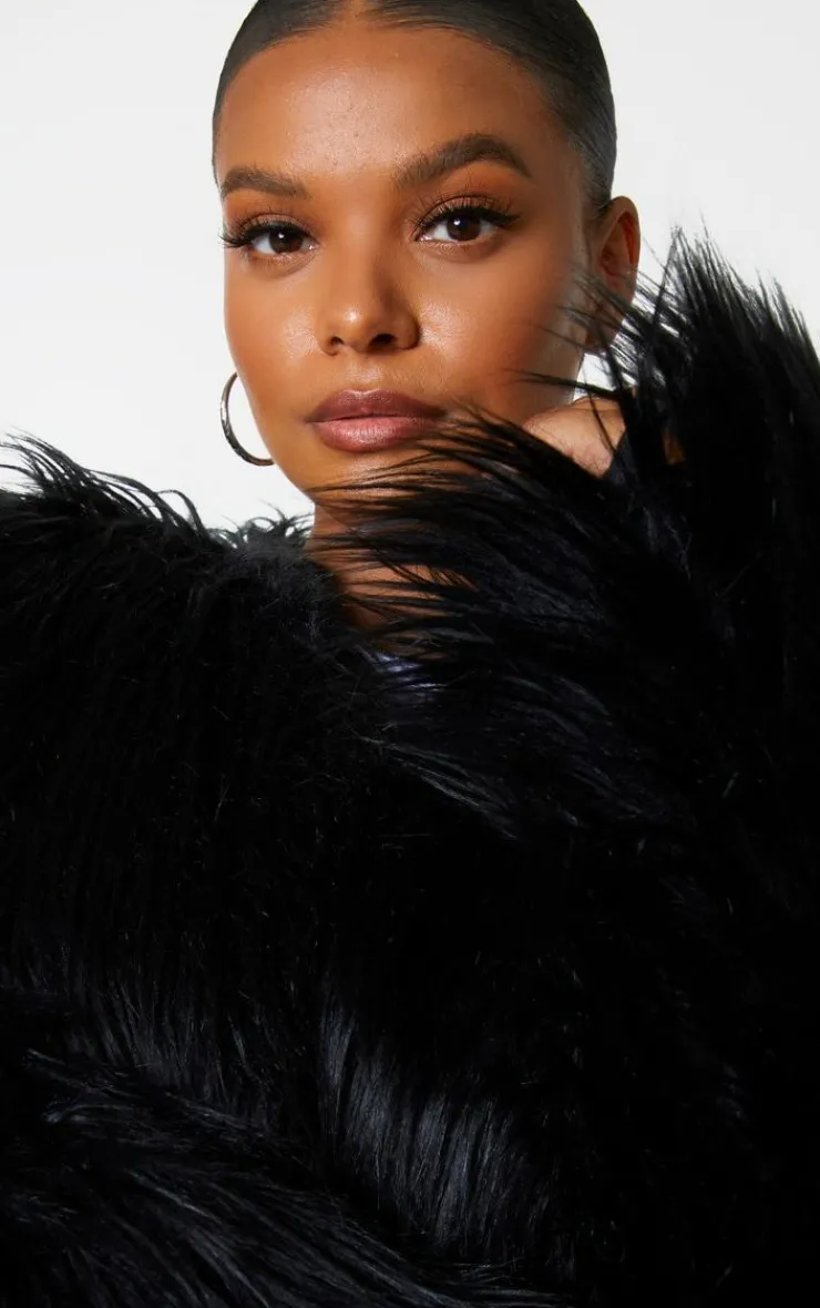 PrettyLittleThing Faux Fur Coats*Plus Amaria Shaggy Faux Fur Jacket