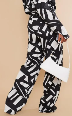 Best PrettyLittleThing Plus Abstract Print Wide Leg Pant Black