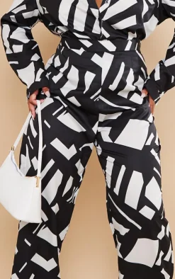 Best PrettyLittleThing Plus Abstract Print Wide Leg Pant Black