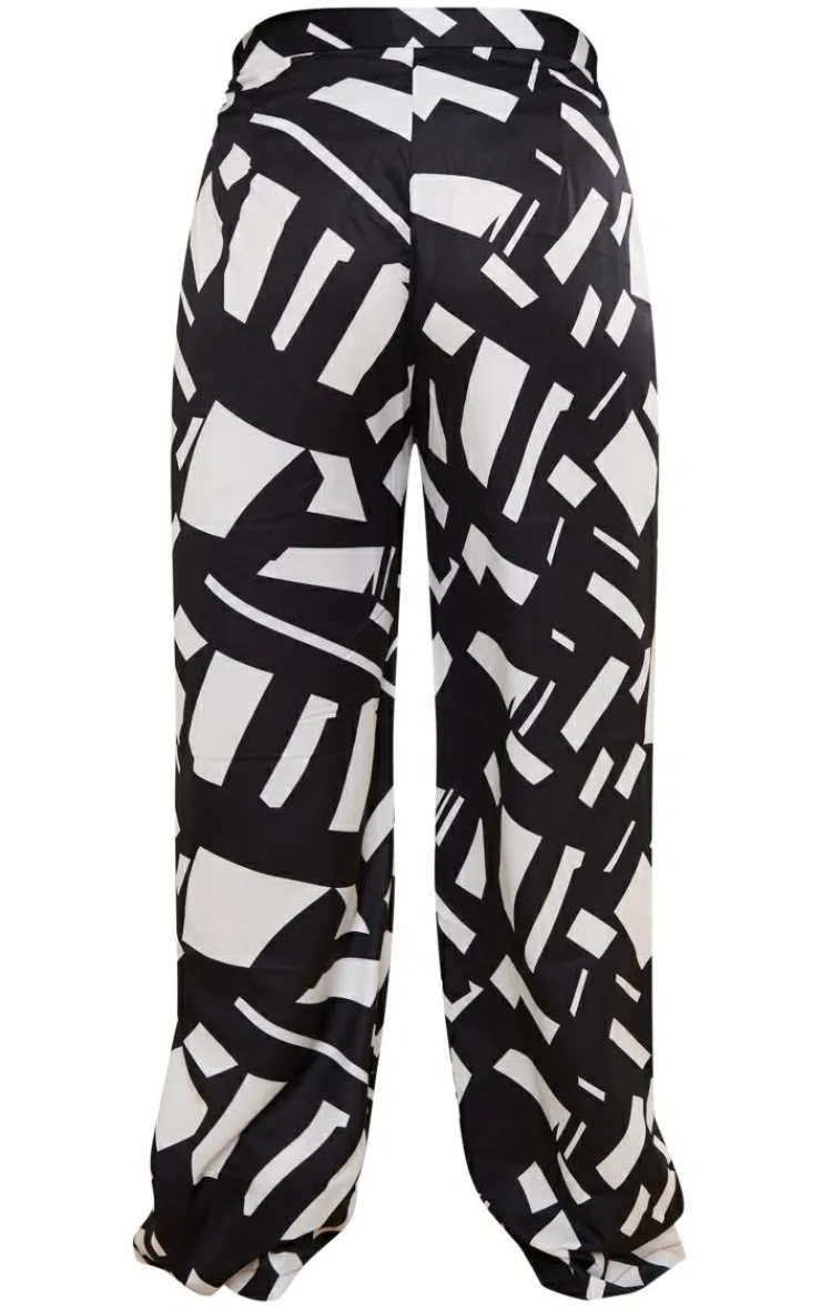 Best PrettyLittleThing Plus Abstract Print Wide Leg Pant Black