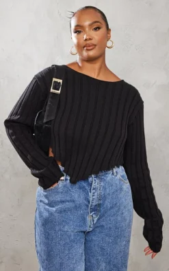 PrettyLittleThing Knitted Tops*Plus Chunky Knit Long Sleeve Dip Hem Crop Top