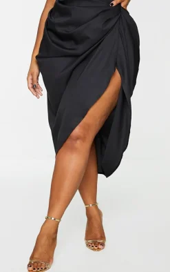 PrettyLittleThing Plus Ruched Side Midi Skirt Black