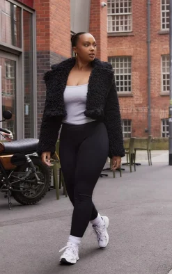 PrettyLittleThing Teddy Coats*Plus Teddy Faux Fur Cropped Coat