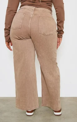 PrettyLittleThing Christmas Shop*Plus Washed Boyfriend Low Rise Jeans