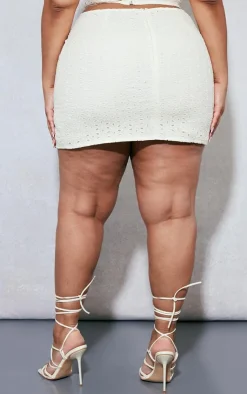 Discount PrettyLittleThing Plus Broderie Anglaise Split Mini Skirt Cream