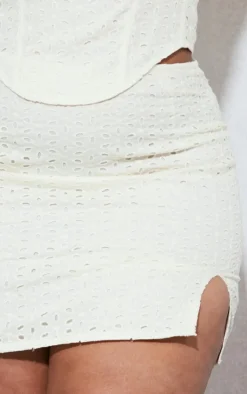 Discount PrettyLittleThing Plus Broderie Anglaise Split Mini Skirt Cream