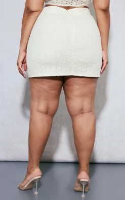 New PrettyLittleThing Plus Broderie Anglaise Bodycon Skirt Cream