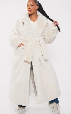 PrettyLittleThing Faux Fur Coats*Plus Faux Fur Maxi Coat