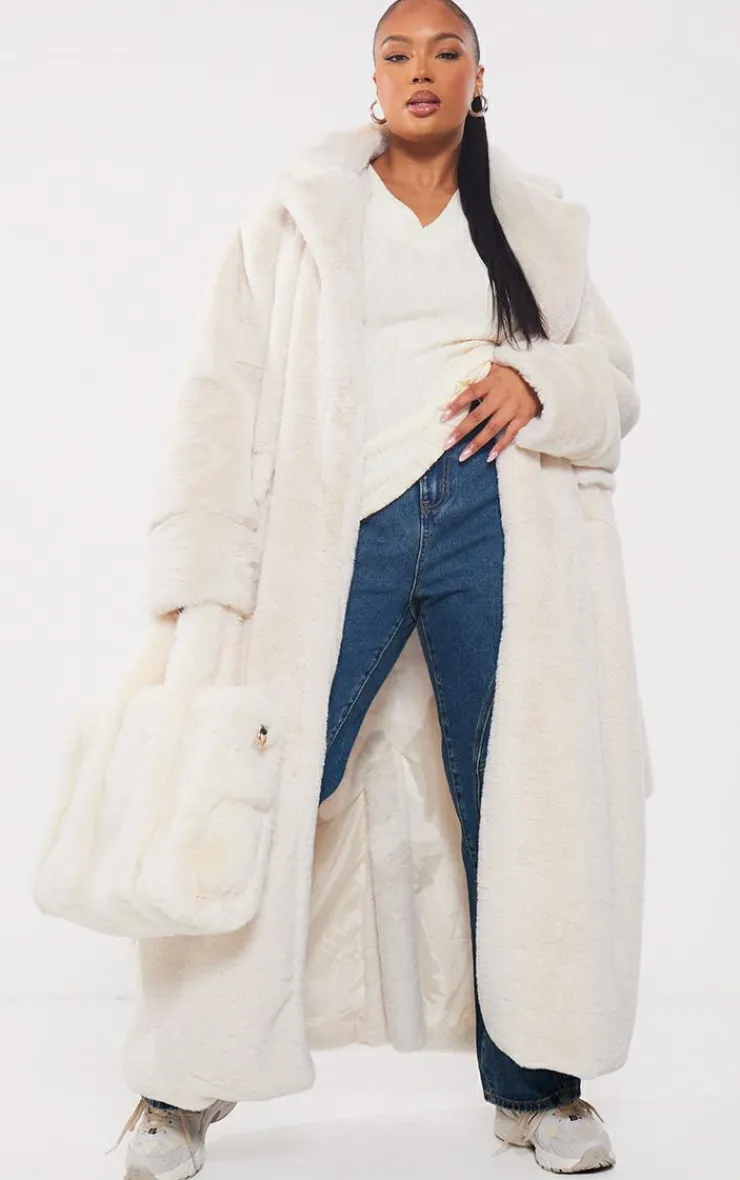 PrettyLittleThing Faux Fur Coats*Plus Faux Fur Maxi Coat