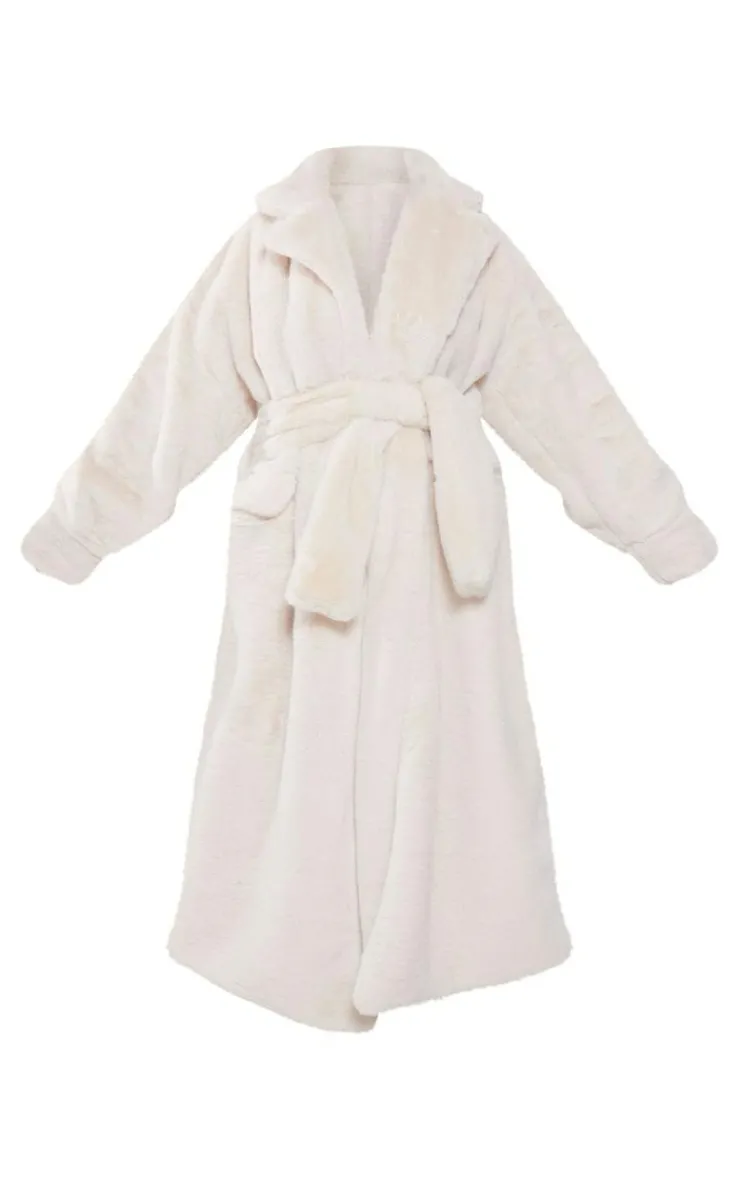 PrettyLittleThing Faux Fur Coats*Plus Faux Fur Maxi Coat