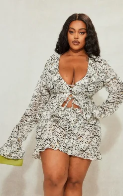 Online PrettyLittleThing Plus Leopard Lace Up Ruffle Hem Skirt Cream