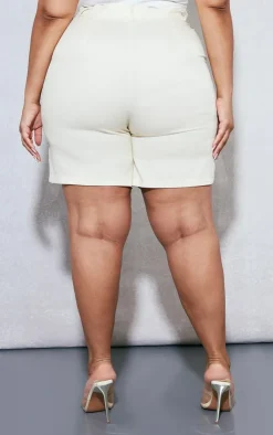 PrettyLittleThing Plus Linen Look Tailored Shorts Cream