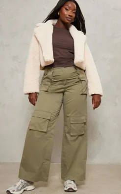 PrettyLittleThing Teddy Coats*Plus Teddy Fur Button Cropped Coat