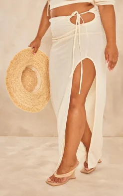 Hot PrettyLittleThing Plus Textured Split Midaxi Skirt Cream