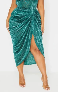 Hot PrettyLittleThing Plus Leopard Velvet Ruched Side Midi Skirt Emerald Green