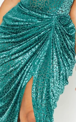 Hot PrettyLittleThing Plus Leopard Velvet Ruched Side Midi Skirt Emerald Green