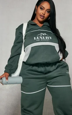 PrettyLittleThing Graphic Sweatsuits*Plus Luxury Ski Resort Graphic Sweatshirt