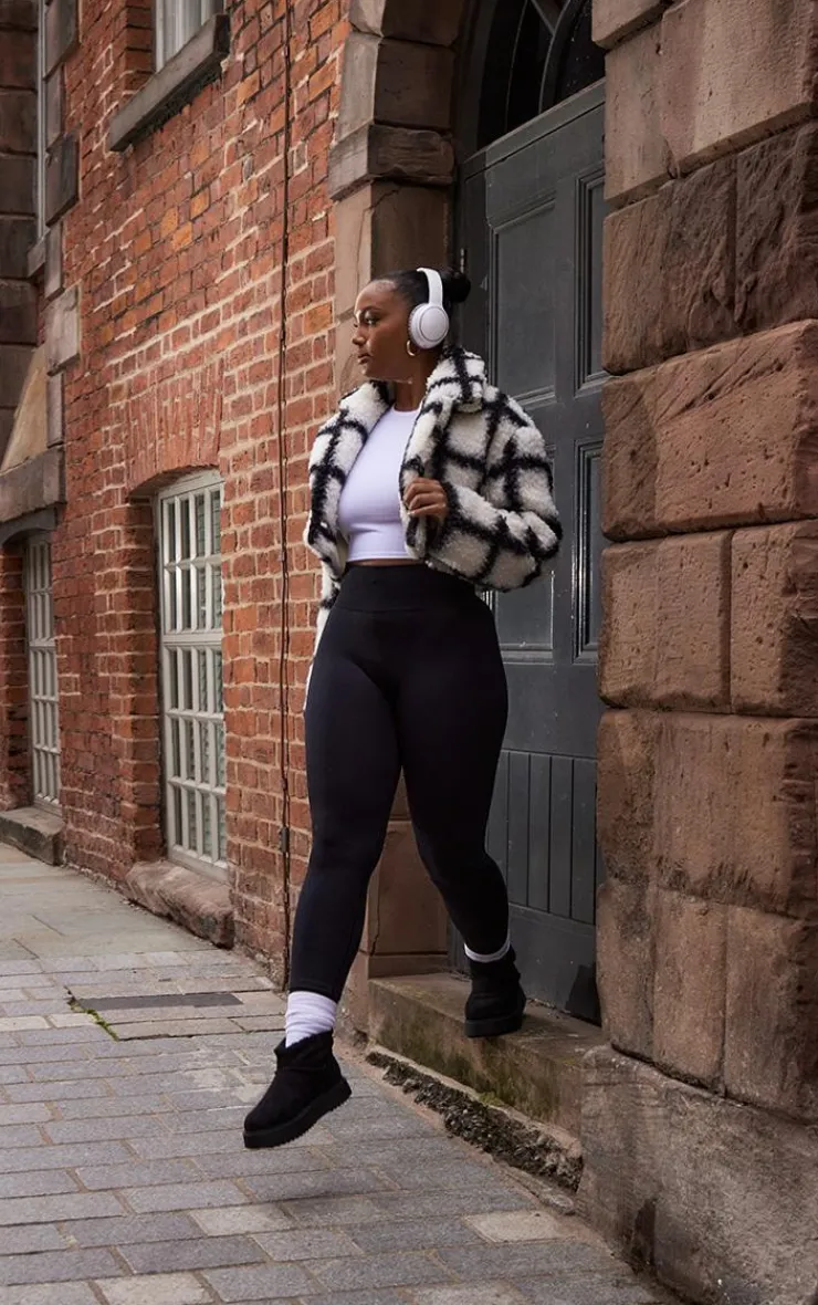 PrettyLittleThing Winter Coats & Jackets*Plus Check Borg Cropped Coat