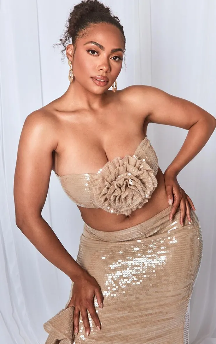 Hot PrettyLittleThing Plus Sequin Flower Detail Bandeau Top Nude