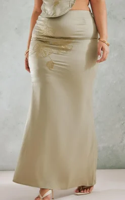 Outlet PrettyLittleThing Plus Embroidered Floral Satin Maxi Skirt Olive