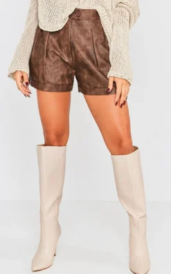 PrettyLittleThing Christmas Shop*Premium Washed Faux Leather Pleat Detail Shorts