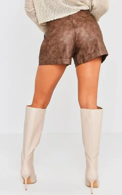 PrettyLittleThing Christmas Shop*Premium Washed Faux Leather Pleat Detail Shorts