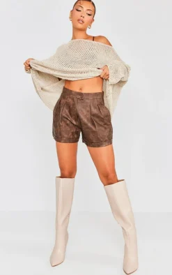PrettyLittleThing Christmas Shop*Premium Washed Faux Leather Pleat Detail Shorts