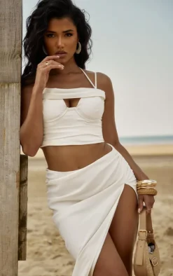 Outlet PrettyLittleThing Premium Textured Cup Detail Ruched Crop Top Cream