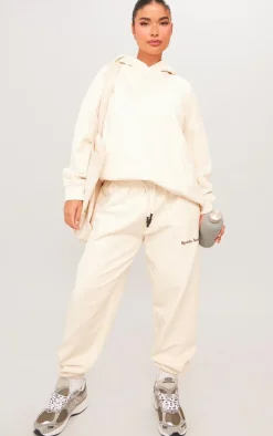 PrettyLittleThing Cream Sweatsuits*Premium Petite Sports Academy Puff Print Oversized Sweatpants