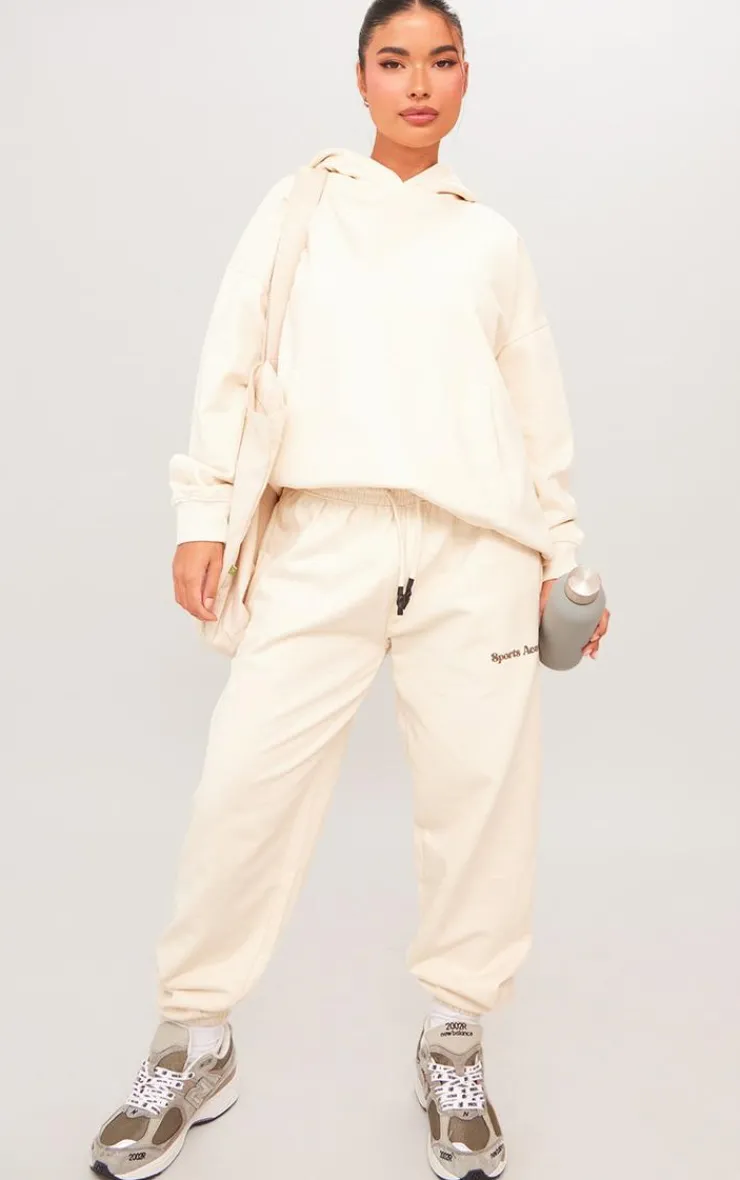 PrettyLittleThing Cream Sweatsuits*Premium Petite Sports Academy Puff Print Oversized Sweatpants