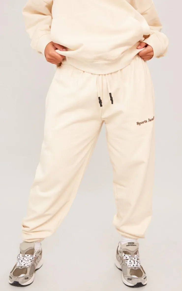 PrettyLittleThing Cream Sweatsuits*Premium Petite Sports Academy Puff Print Oversized Sweatpants