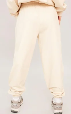 PrettyLittleThing Cream Sweatsuits*Premium Petite Sports Academy Puff Print Oversized Sweatpants