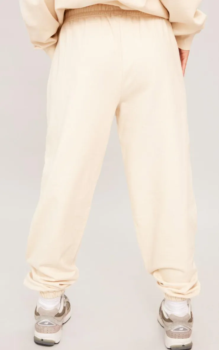 PrettyLittleThing Cream Sweatsuits*Premium Petite Sports Academy Puff Print Oversized Sweatpants