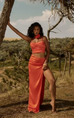 Outlet PrettyLittleThing Premium Extreme Split Satin Maxi Skirt Red