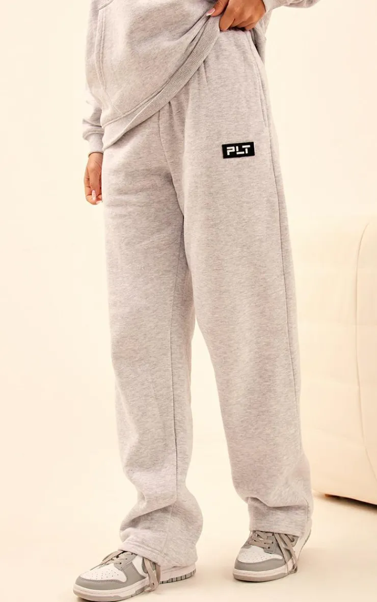 PrettyLittleThing Grey Sweatsuits*Logo Badge Detail Straight Leg Sweatpant