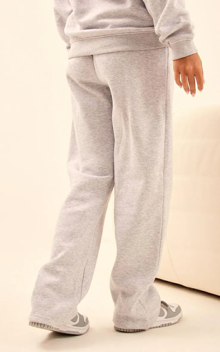 PrettyLittleThing Grey Sweatsuits*Logo Badge Detail Straight Leg Sweatpant