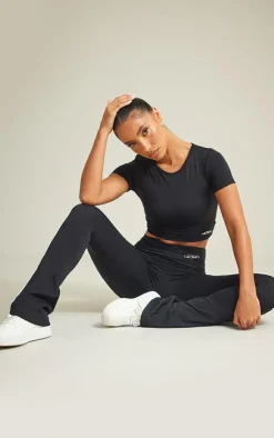 PrettyLittleThing Workout Tops*Sport Metal Badge Sculpt Short Sleeve Crop Top