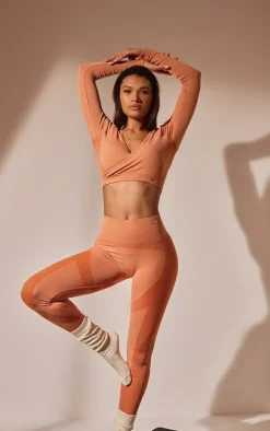PrettyLittleThing Workout Tops*Sport Seamless Cross Front Long Sleeve Crop Top