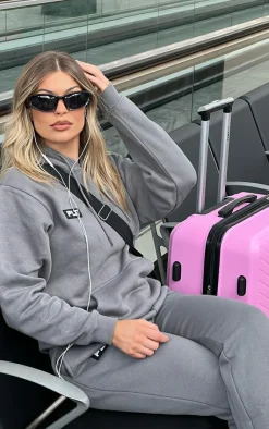 PrettyLittleThing Grey Sweatsuits*Grey Logo Badge Detail Oversized Hoodie