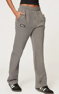 PrettyLittleThing Grey Sweatsuits*Grey Logo Badge Straight Leg Sweatpants