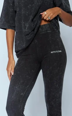 New PrettyLittleThing Print Washed High Waist Flared Pants Charcoal