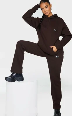 Discount PrettyLittleThing Badge Detailed Straight Leg Sweatpants Chocolate