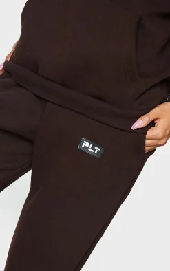 Discount PrettyLittleThing Badge Detailed Straight Leg Sweatpants Chocolate