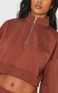 Online PrettyLittleThing Chocolate Tonal Embroidered Cropped Half Zip Sweatshirt Chocolate.