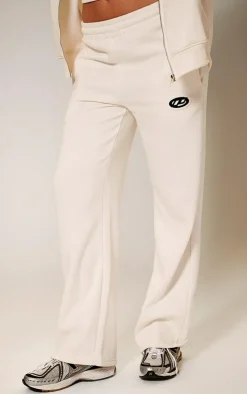 Online PrettyLittleThing Contrast Logo Badge Wide Leg Sweatpants Cream