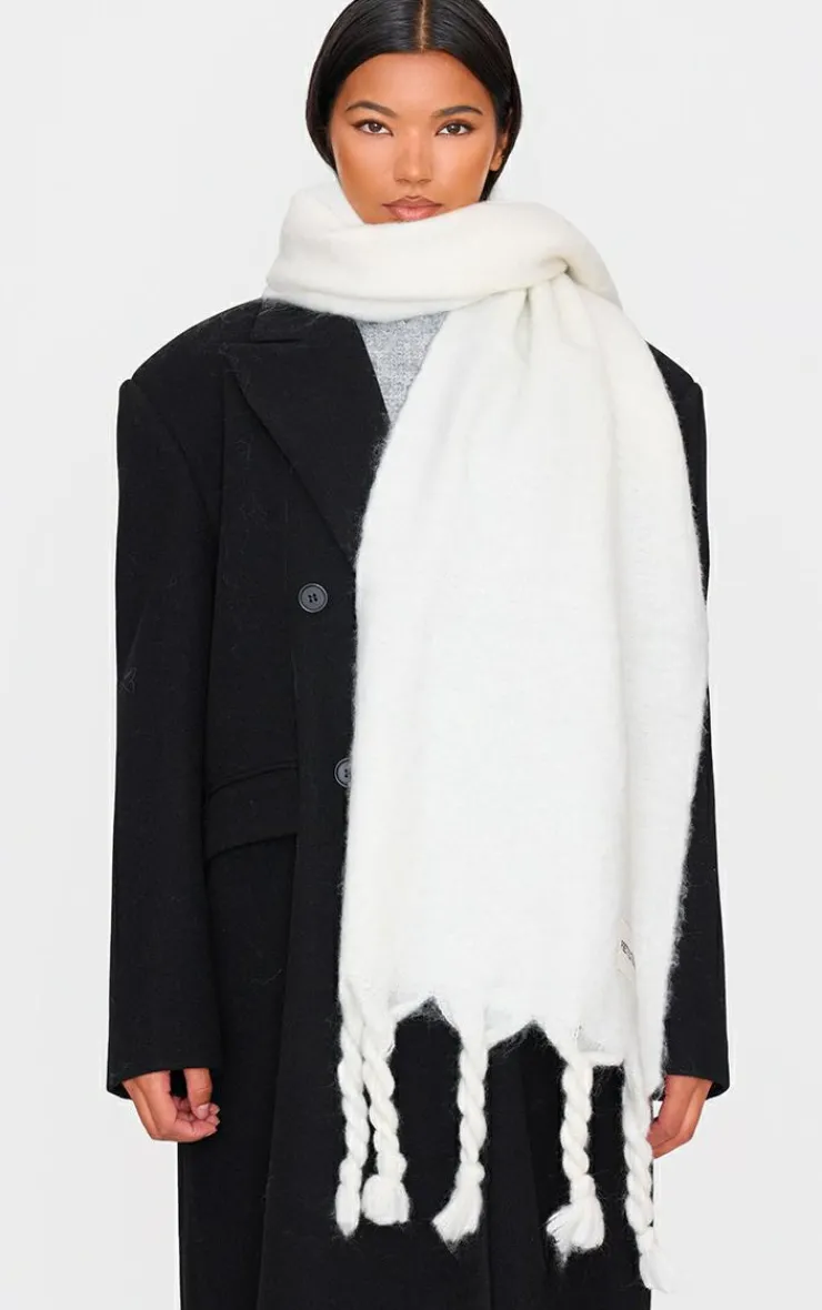 PrettyLittleThing Scarves & Gloves*Tab Fuzzy Blanket Scarf