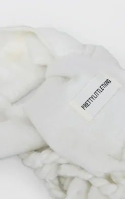 PrettyLittleThing Scarves & Gloves*Tab Fuzzy Blanket Scarf