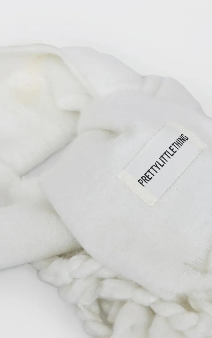 PrettyLittleThing Scarves & Gloves*Tab Fuzzy Blanket Scarf